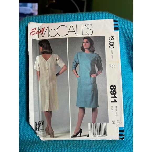 McCalls Sewing pattern 8911 dress button back patch pockets - Picture 1 of 5